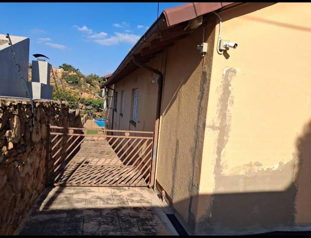 3 BEDROOM HOUSE FOR SALE IN OAKDENE